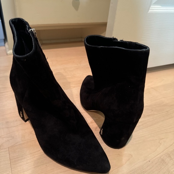 COLE HAAN POINTED TOE VELVET BLACK BOOTIES - Picture 2 of 3